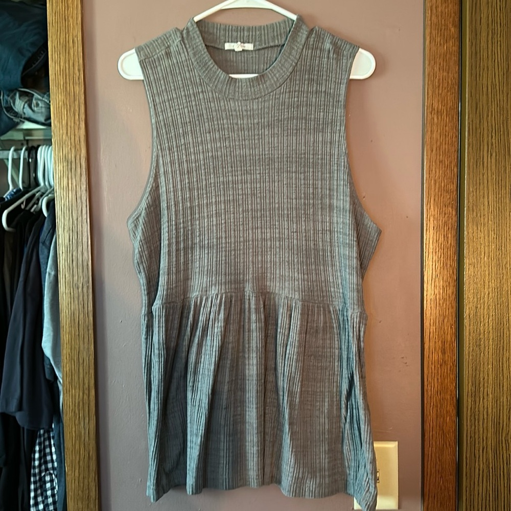 Maurice’s sweater sleeveless Blouse Size 2